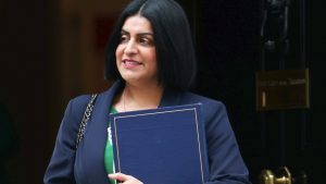 Šabana Mahmud, dosadašnja ministarka pravosuđa, imenovana je za novu ministarku unutrašnjih poslova Britanije u velikoj rekonstrukciji vlade premijera Kira Starmera.