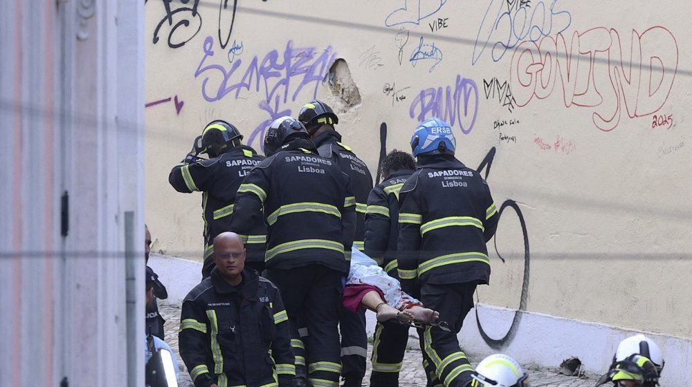 Dan žalosti u Portugalu nakon pogibije 15 ljudi u iskakanju uspinjače iz šina 1