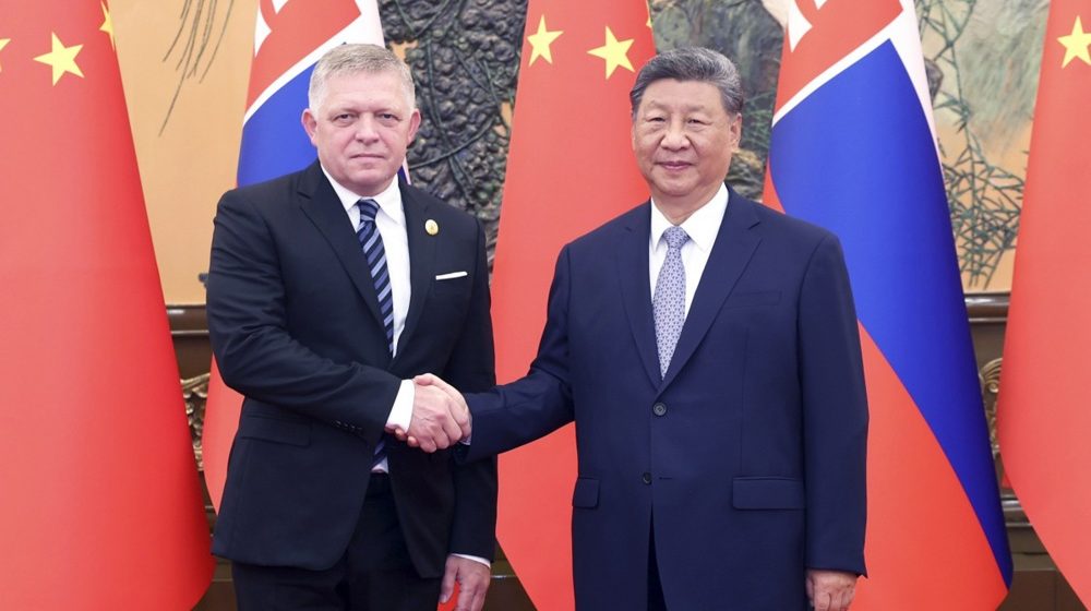 "Slovačka počinje da igra aktivnu ulogu u odnosima između Kine i EU": Fico otkrio šta je dogovorio sa Si Đinpingom 1