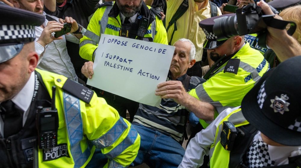 Više od 400 ljudi uhapšeno u Londonu na skupu podrške zabranjenoj grupi Palestinska akcija 1