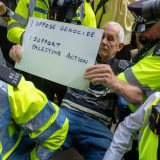 Više od 400 ljudi uhapšeno u Londonu na skupu podrške zabranjenoj grupi Palestinska akcija 4