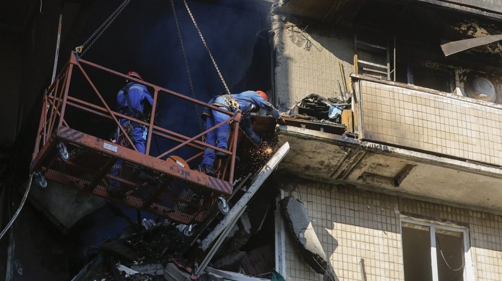 Makron posle najvećeg ruskog napada na Kijev: Rusija se sve više zatvara u logiku rata i terora 1