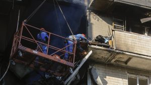 Rusija se sve više zatvara u logiku rata i terora, osudio je danas francuski predsednik Emanuel Makron posle najvećeg vazdušnog napada na Ukrajinu od početka sukoba.