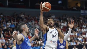 Košarkaška reprezentacija Grčke plasirala se u četvrtfinale Evropskog prvenstva, pošto je u osmini finala u Rigi pobedila selekciju Izraela 84:79 (28:22, 22:19, 17:18, 17:20).