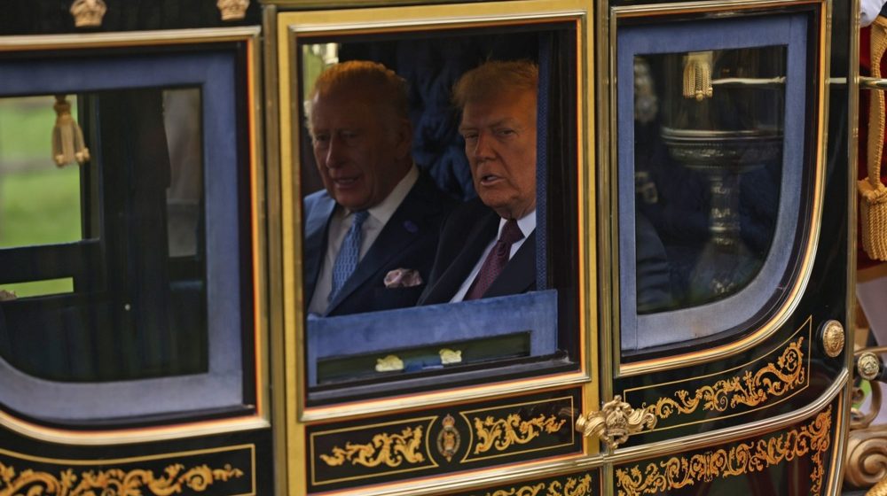 "Protesti i najveći vojni doček u živom sećanju istovremeno": Trampovi stigli u posetu Britaniji (VIDEO) 1