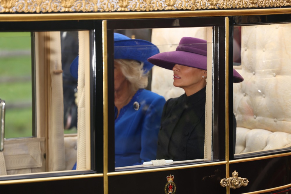 "Protesti i najveći vojni doček u živom sećanju istovremeno": Trampovi stigli u posetu Britaniji (VIDEO) 2