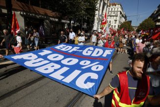 French unions call for nationwide strike and protests Pariz pod opsadom: Veliki protesti u Francuskoj, više od 90 uhapšenih, policija "doliva ulje na vatru" (FOTO, VIDEO) 2