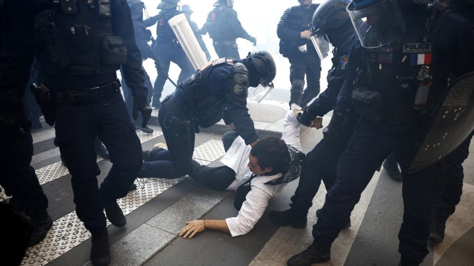 Zašto se Francuska suočava sa najvećim štrajkovima u poslednjih nekoliko godina? 2 Zašto se Francuska suočava sa najvećim štrajkovima u poslednjih nekoliko godina? 2