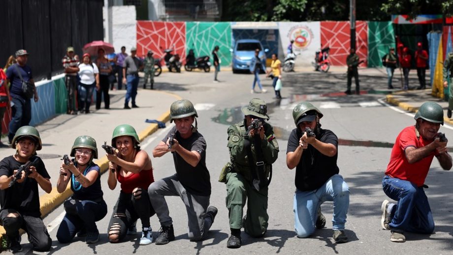 Počela vojna obuka civila u Venecueli usled tenzija sa SAD: "Borićemo se za ono što je naše" 2