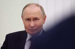 U Moskvi je počela prva "Svetska atomska nedelja". Biće predstavljene inovativne tehnologije u korišćenju nuklearne energije u mirnodopske svrhe. Vladimir Putin je najavio revolucionaran projekat ruskih naučnika, 95 odsto istrošenog nuklearnog goriva biće ponovo iskorišćeno u reaktorima. Među učesnicima iz 118 zemalja je i Srbija.