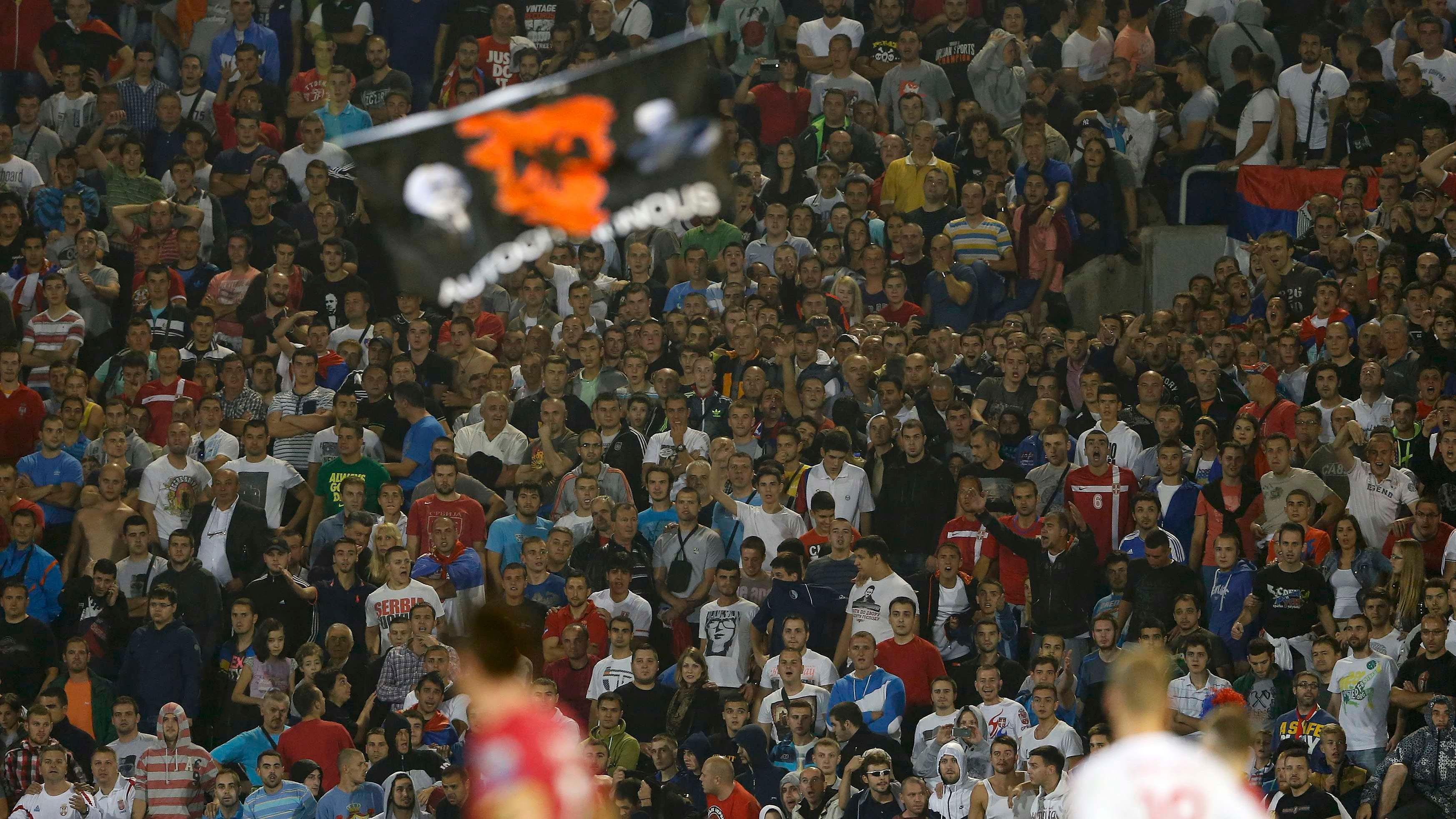 Srbija - Albanija u Leskovcu, ne u Beogradu: 'Bezbednost i ambijent bili ključni', kaže FSS 1 dron sa zastavom velike albanije iznad stadiona partizana tokom utakmice srbija - albanija 14. oktobra 2014.