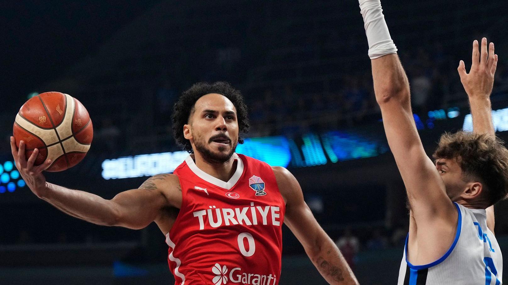 Evrobasket, 6. dan: Turska gazi, Nemci na 60+ protiv Britanaca, prva pobeda Crne Gore 1 Prodor Šejna Larkina, reprezentativca Turske