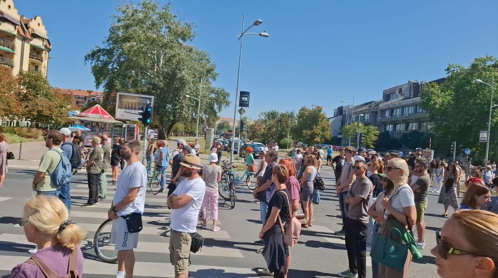 Širom Srbije 16-minutnim skupovima u tišini obeleženo 10 meseci od pada nadstrešnice u Novom Sadu 1