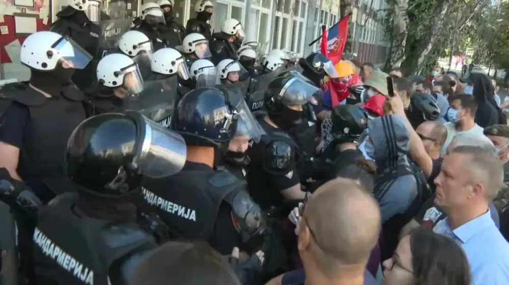 "Vučić pozvao - potpuni debakl": Kako regionalni mediji pišu o Srbiji? 1