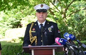 Komandant Specijalne antiterorističke jedinice (SAJ) MUP-a Srbije Spasoje Vulević potvrdio da je da je smenjen s mesta komandanta SAJ-a i da na svoj zahtev odlazi u penziju.