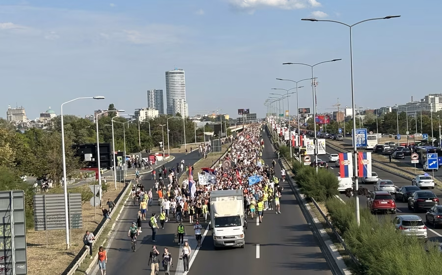 UŽIVO Protest "Indeks je jači od pendreka": Na kraju protesta prosuta crvena farba ispred Sektora unutrašnje kontrole MUP-a (FOTO; VIDEO) 1