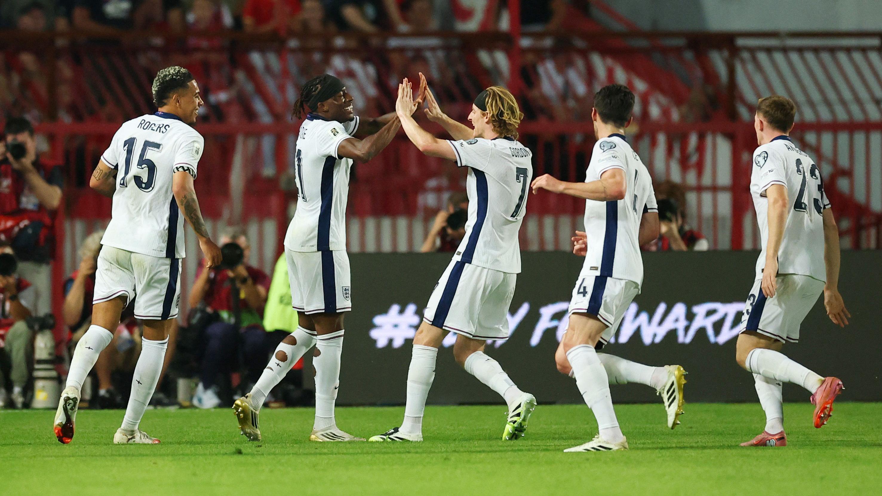'Petarda': Debakl Srbije protiv Engleske, uz tenzije na tribinama i povike 'Piksi, odlazi' 2 Radost fudbalera Engleske