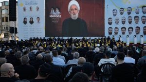 Libanski Hezbolah odbija da se razoruža, rekao je danas vođa pokreta Haim Kasem pred desetinama hiljada pristalica te proiranske grupe na komemoraciji ubistva svog prethodnika Hasna Nasralaha od strane Izraela pre godinu dana.