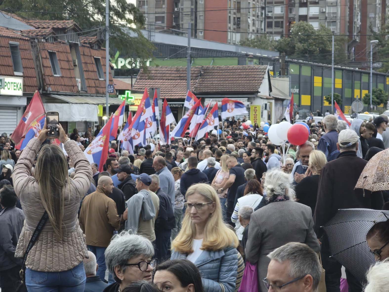 "Pokazatelj da je SNS sve slabiji": O navodnom plaćanju maloletnika na skupovima protiv blokada 3 "Pokazatelj da je SNS sve slabiji": O navodnom plaćanju maloletnika na skupovima protiv blokada 3