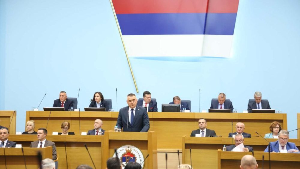 RS ima novu vladu i pored kritika opozicije i pravnika: "Dodika podržava 90 odsto ljudi u borbi protiv Šmita i krvoločnih briselskih aždaja" 1