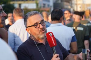 U opštem metežu, poplavi lažnih vesti i jasno vidljivom urušenom mentalnom zdravlju i pristalica režima, ali i opoziciono nastrojenih građana, za šta je najodgovorniji onaj ko je na vlasti, teško je doći do istine i odgovora na pitanje šta je to snašlo naše društvo. Do jedne velike istine došao sam čitajući tekst Dragana Maršićanina "Bez brze smene Vučićevog režima od Srbije neće ostati ništa" (Danas, 20/21. septembar 2025).