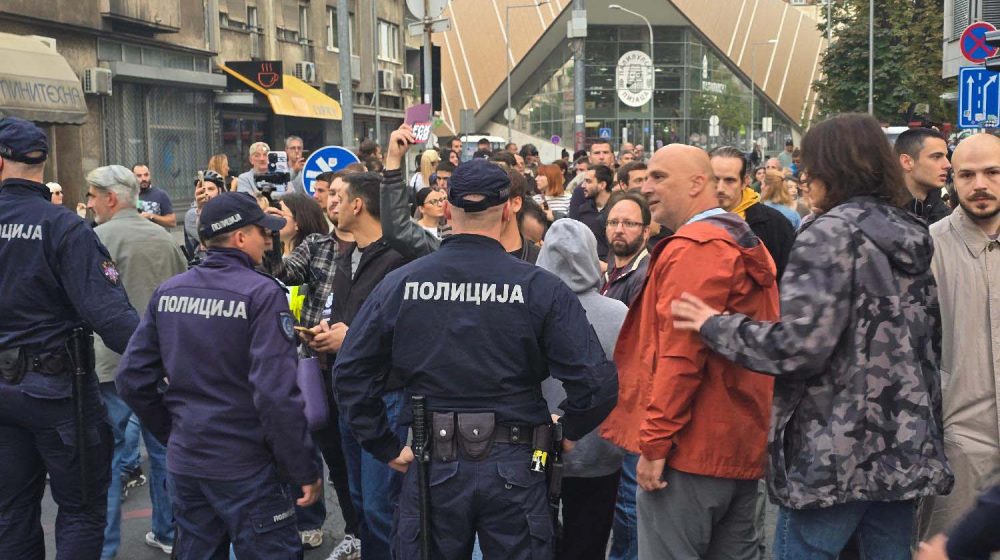Akademski plenum: Zašto građani koji su protiv blokada svakog vikenda s policijom blokiraju Srbiju? 1