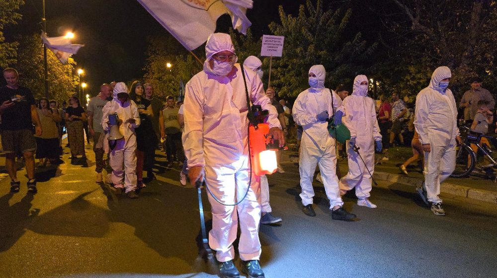 Građani Borče sproveli akciju “deratizacije" nakon jučerašnjeg skupa SNS-a