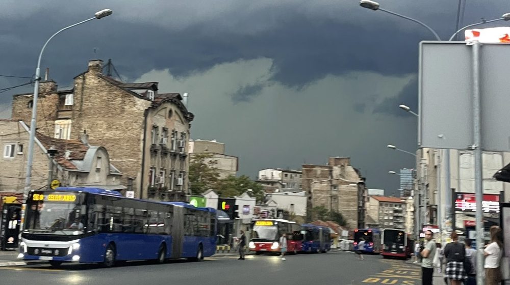 Nevreme pogodilo Beograd, pljuskovi i olujni vetar i u drugim delovima Srbije (VIDEO) 1
