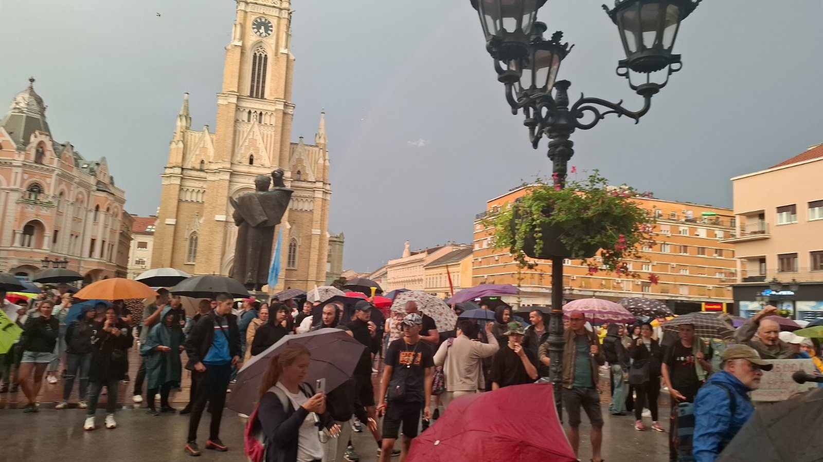 Završen protest u Novom Sadu "Slobodo, tu smo": "Kampus je naš i ostaje slobodan" (FOTO; VIDEO) 2