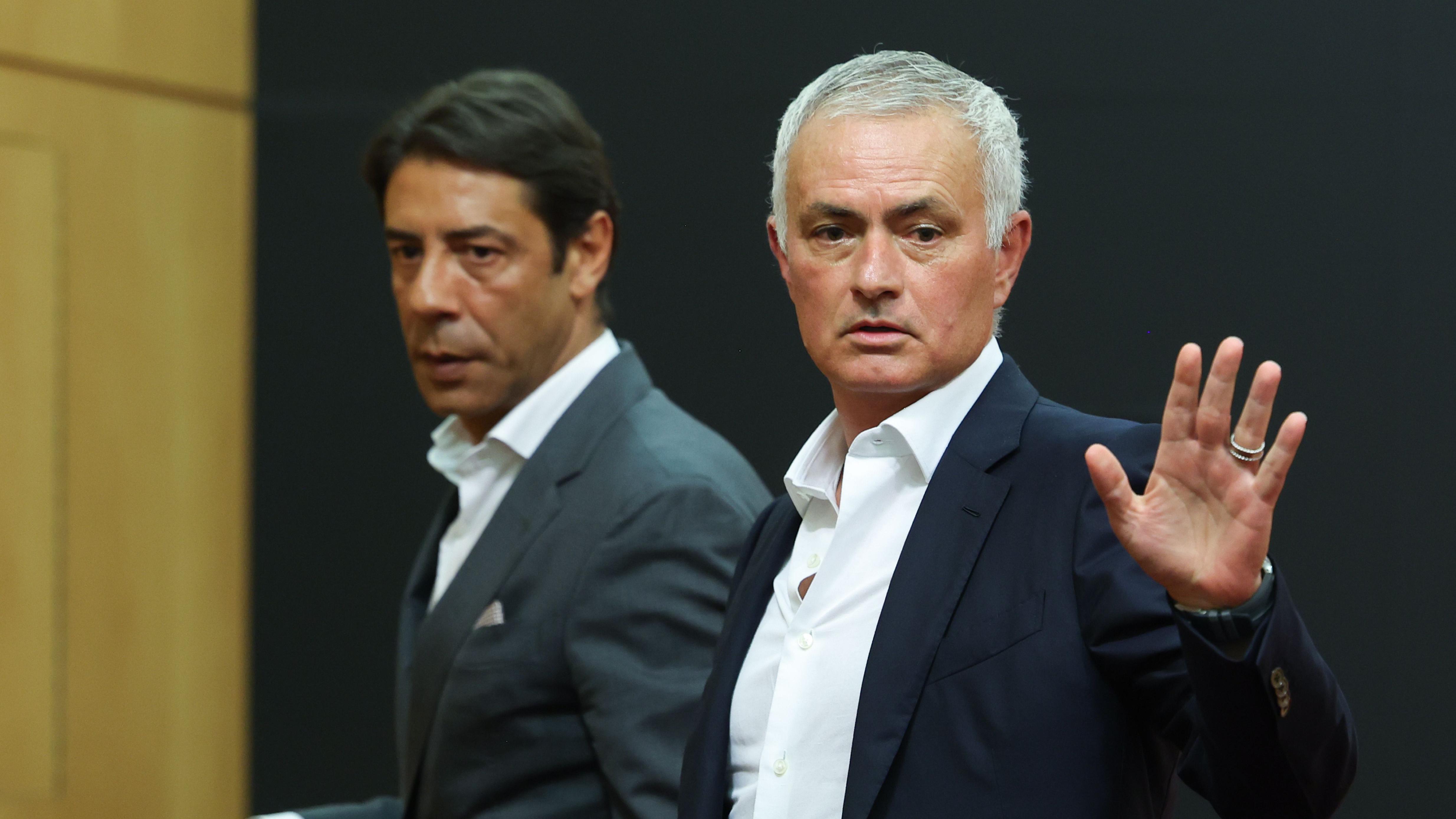 'Gospodin posebni' se vratio kući i kaže da je sada manji egocentrik: Murinjo vodi Benfiku 3 Murinjo i sportski direktor Benfike Rui Košta