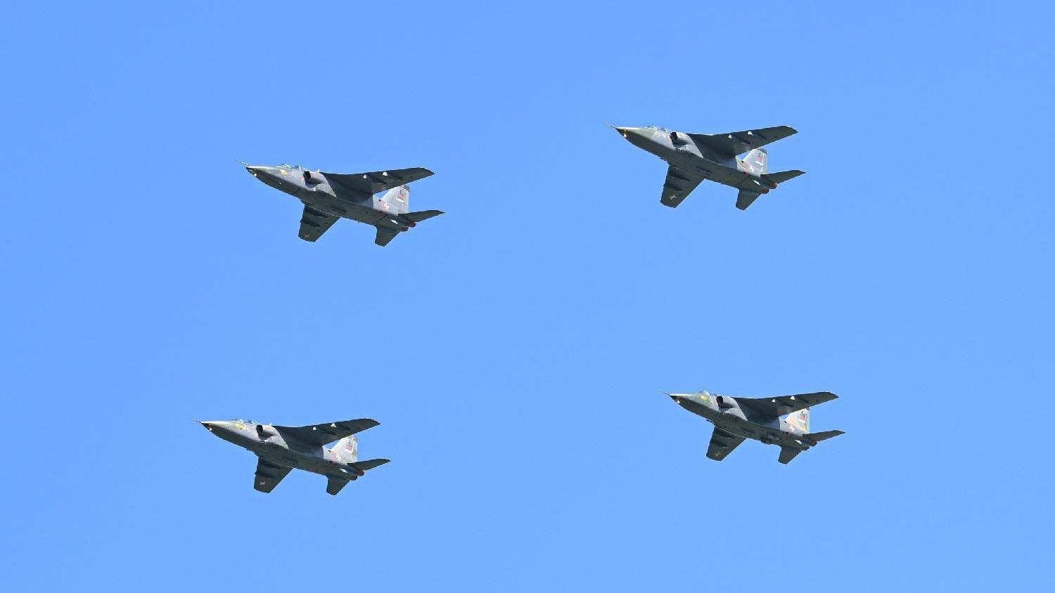 Kakvu poruku šalje vojna parada u Beogradu 3 Vojni avioni nadletali su Beograd danima pre parade