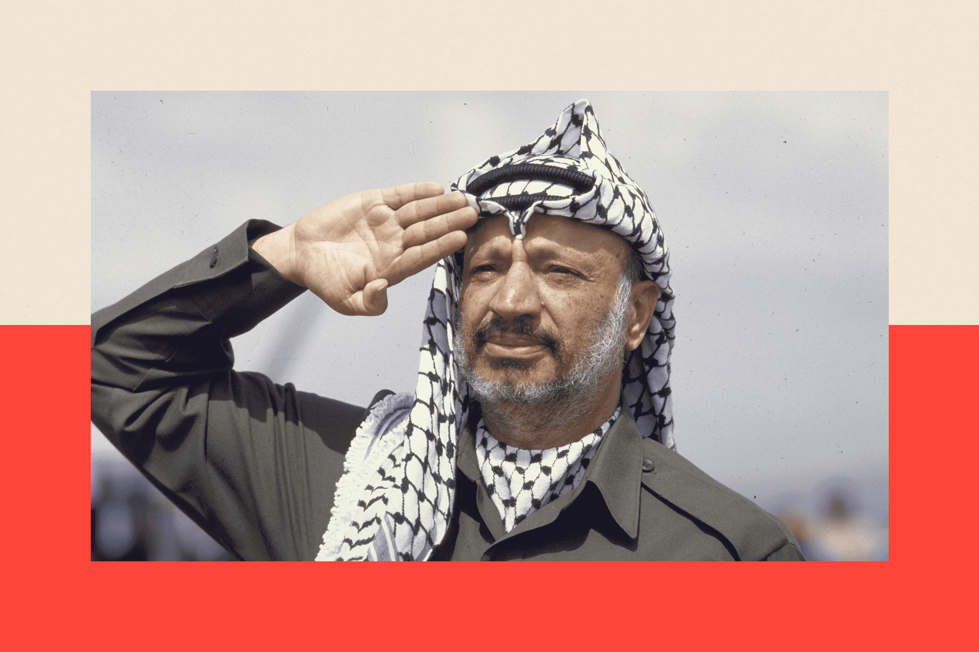 Jaser Arafat salutira
