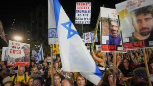 Hiljade Izraelaca okupile su se večeras u Tel Avivu da traže sporazum kojim bi se završio rat u pojasu Gaze, i oslobodili taoci.