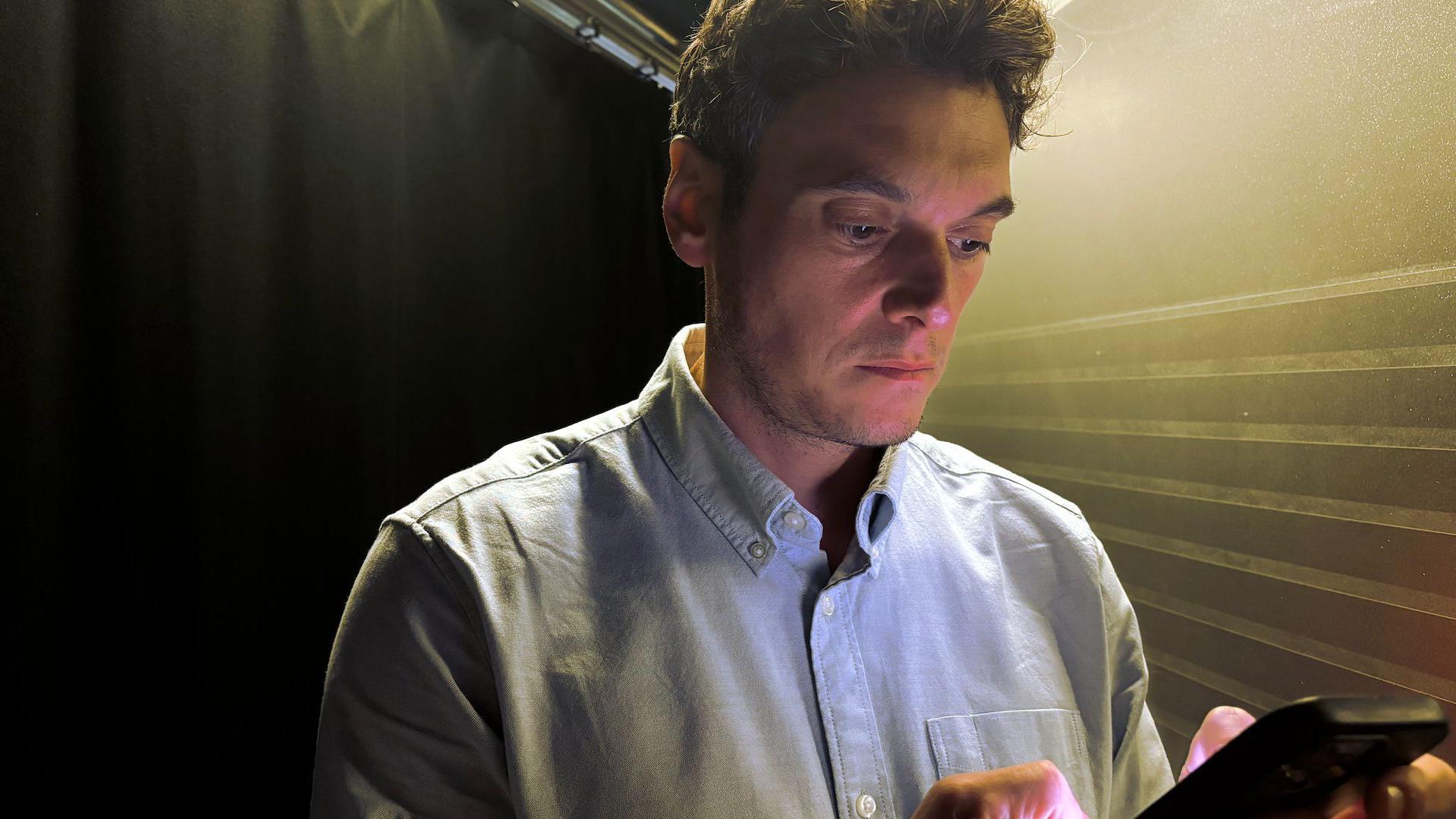 'Nikad više nećeš morati da radiš': Kriminalci nudili novinaru novac da hakuje BBC 1 Sajber dopisnik Džo Tajdi dobio je novčanu ponudu od kriminalaca da im pomogne da hakuju BBC