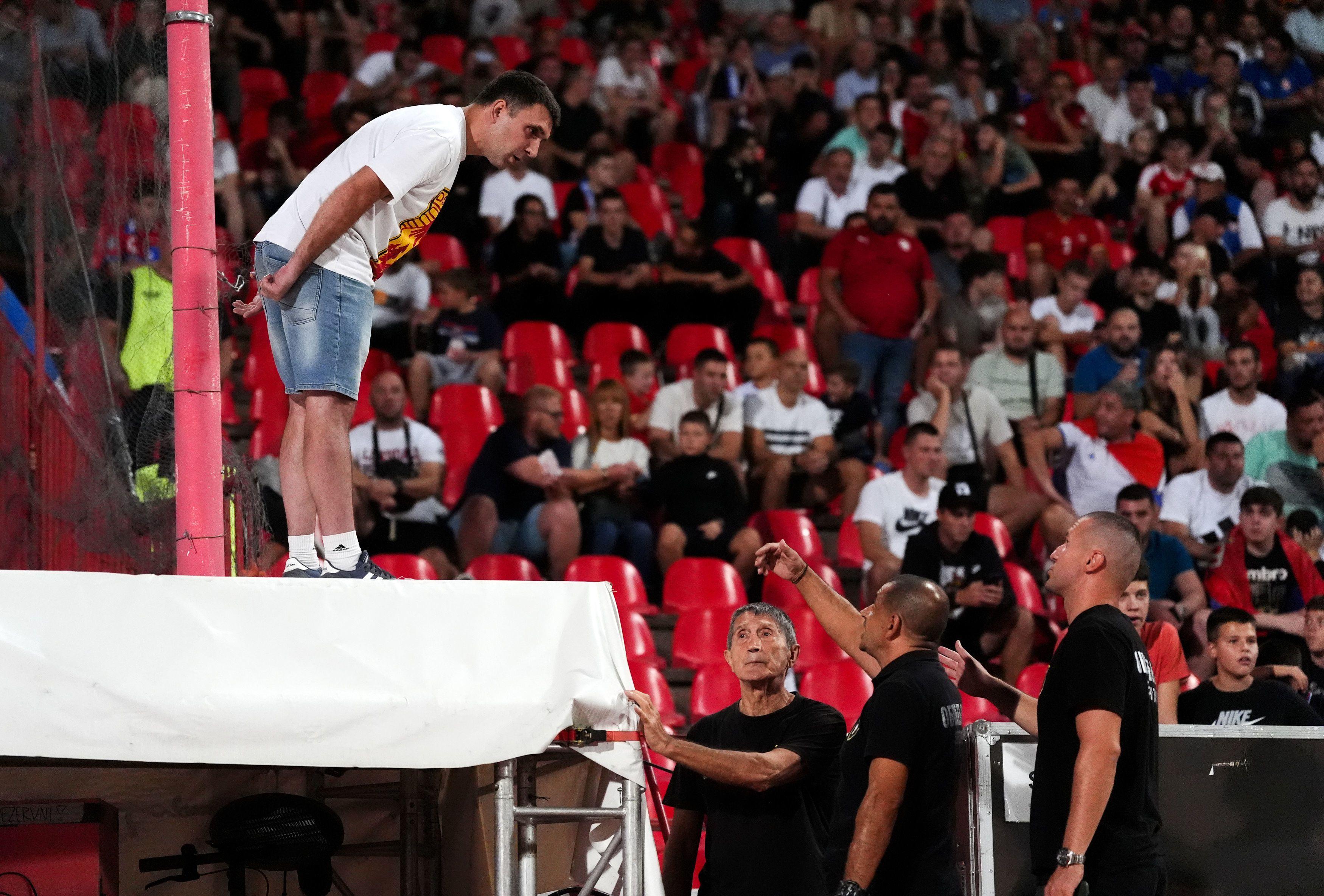 Srbija-Engleska: Brodolom i incidenti na tribinama - u fotografijama 8 srbija - engleska, incidenti na utakmici srbija - engleska