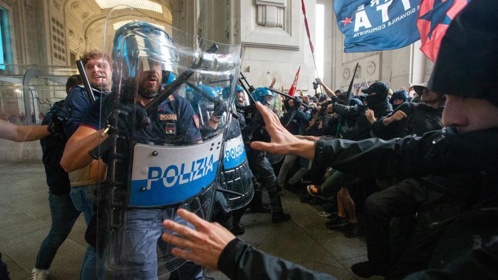 Sukobi demonstranata i policije na skupovima podrške Palestincima u Italiji 1 sukob demonstranata i policije