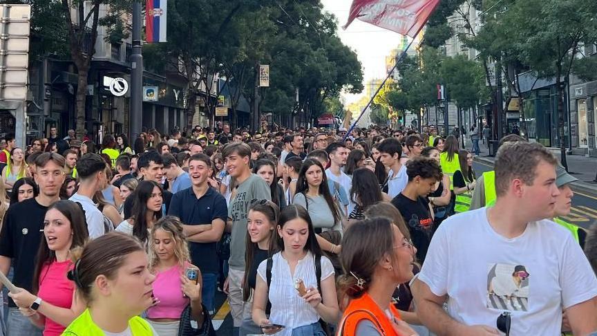 Deset meseci od pada nadstrešnice u Novom Sadu, počeo protest u Beogradu 3 Okupljeni ljudi na protestu