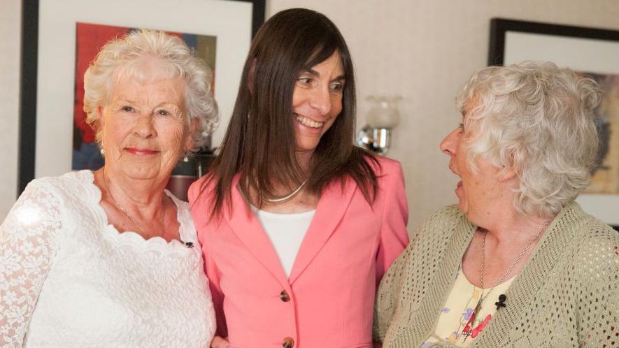 Priroda ili vaspitanje: Neočekivane zajedničke osobine jednojajčanih blizanaca 3 Tri žene