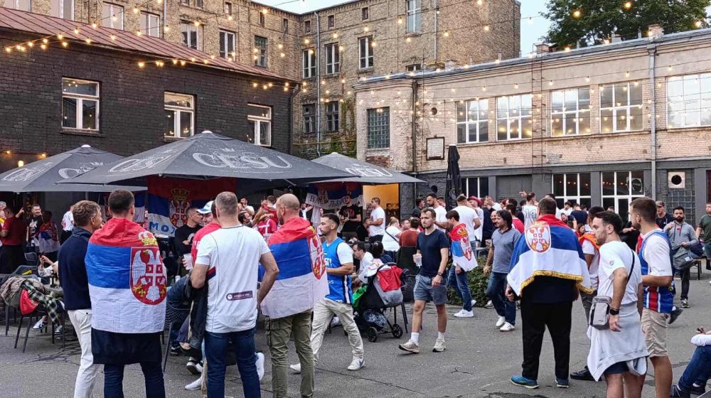 Đurđevdan "grmi" u Rigi pred meč Srbija - Turska (VIDEO) 1