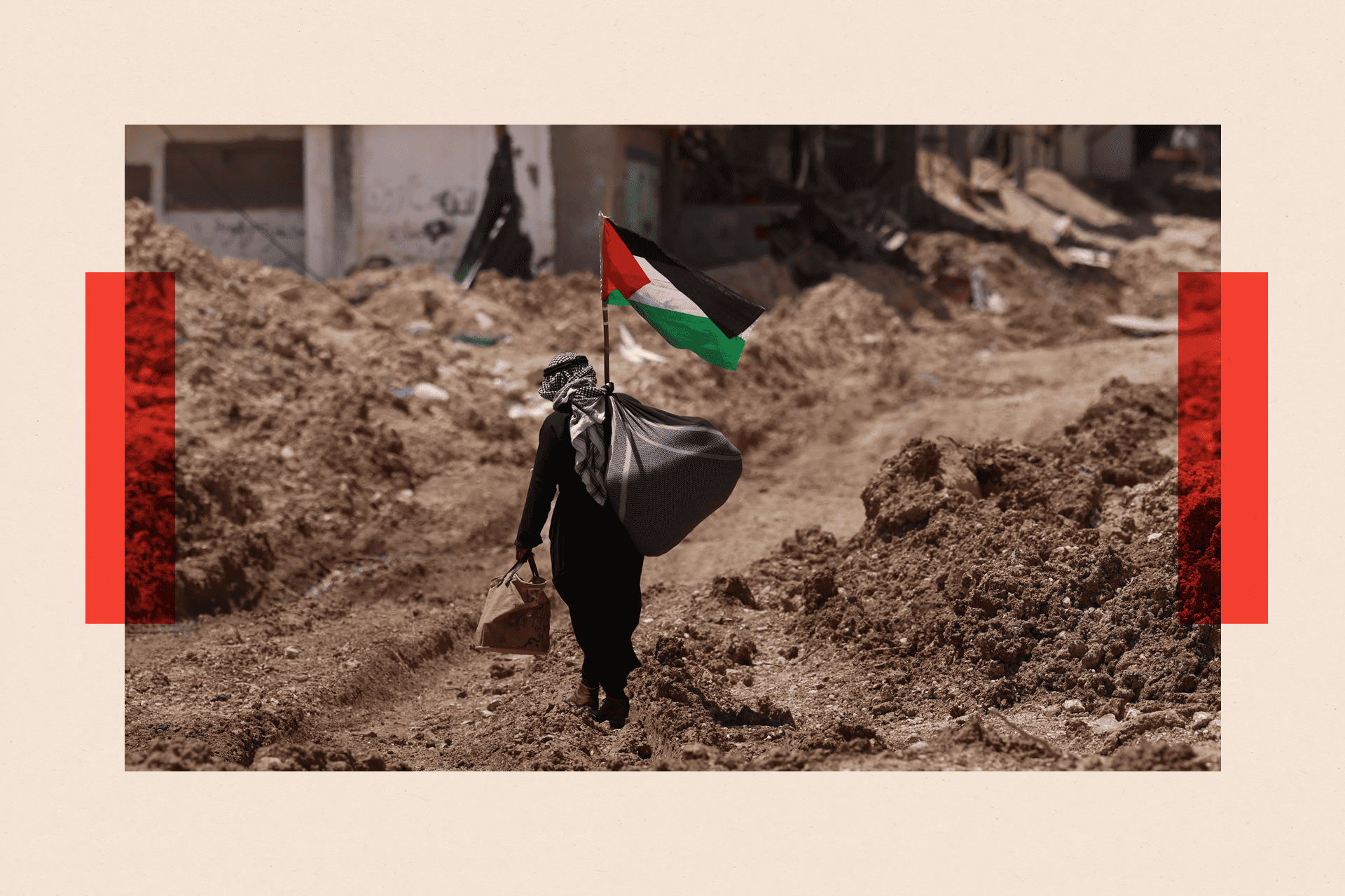 palestinac pešači sa džakom i zastavom