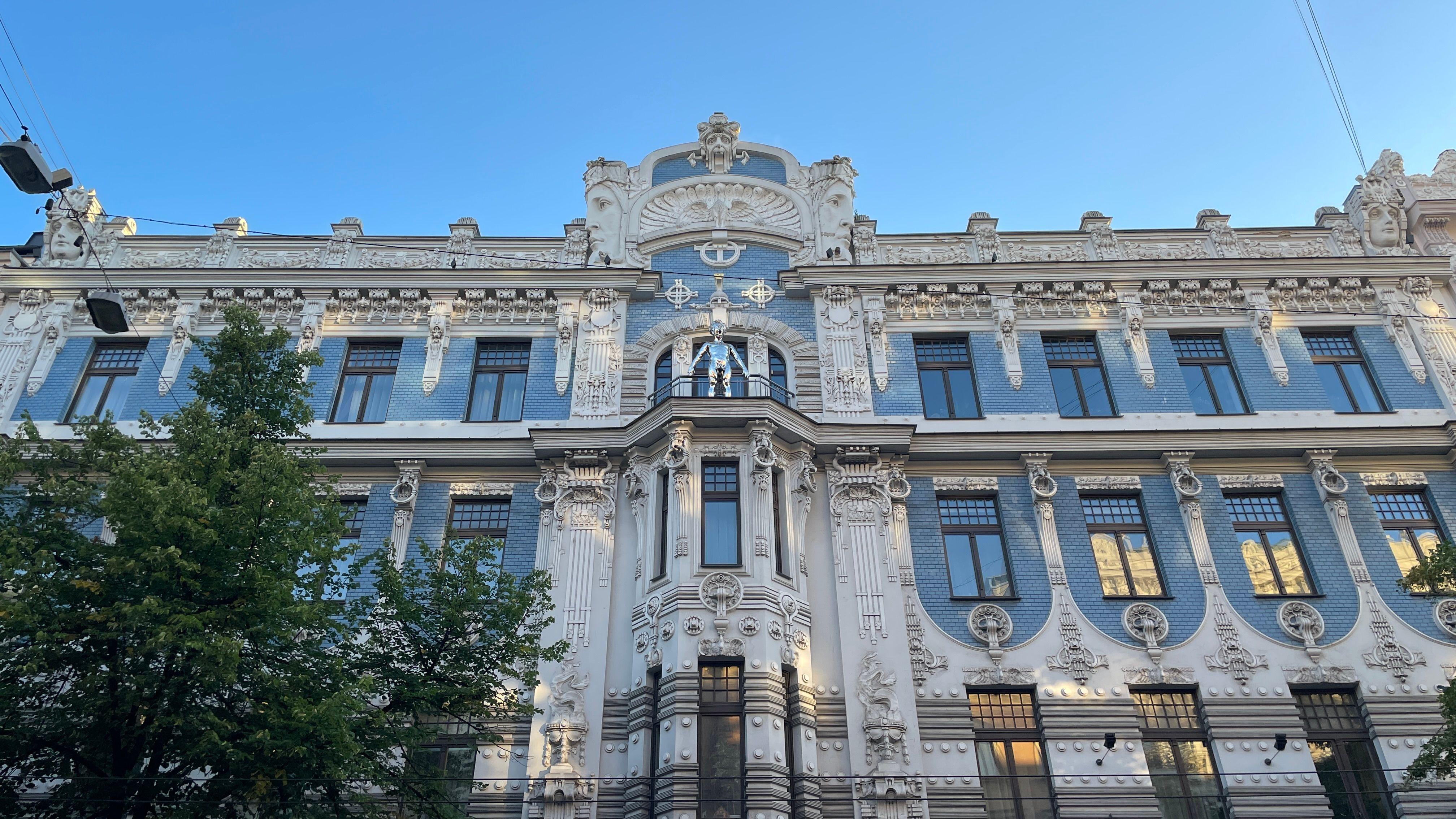 Razglednica Rige: Secesija, zaliv i pijaca 8 I ovu zgradu u ulici Elizabetes 10b, izgradio je arhitekta Mihail Ajzenštajn 1903. godine