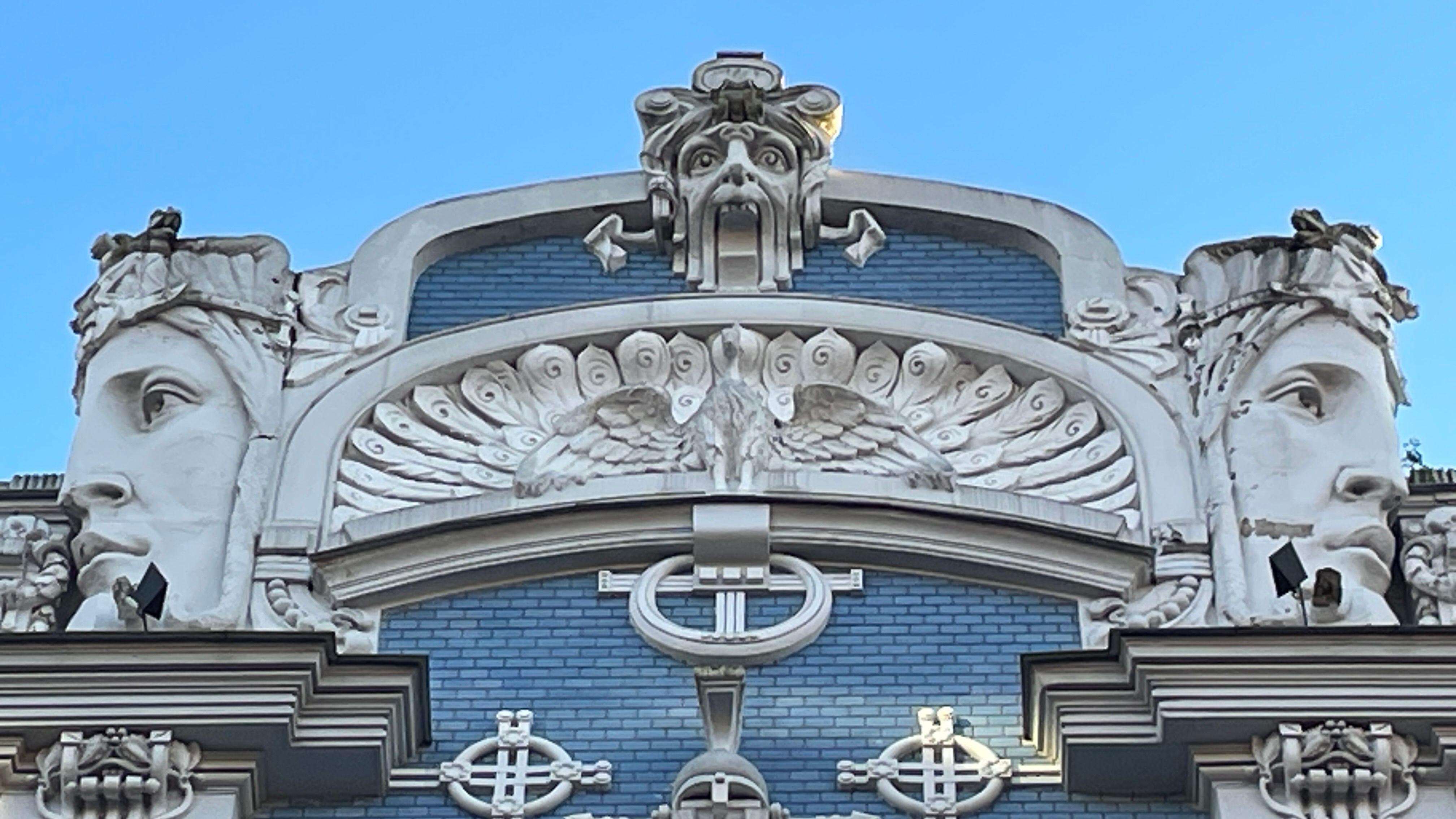 Razglednica Rige: Secesija, zaliv i pijaca 2 Jedan od najznačajnijih primera secesije u Rigi nalazi se u ulici Elizabetes 10b