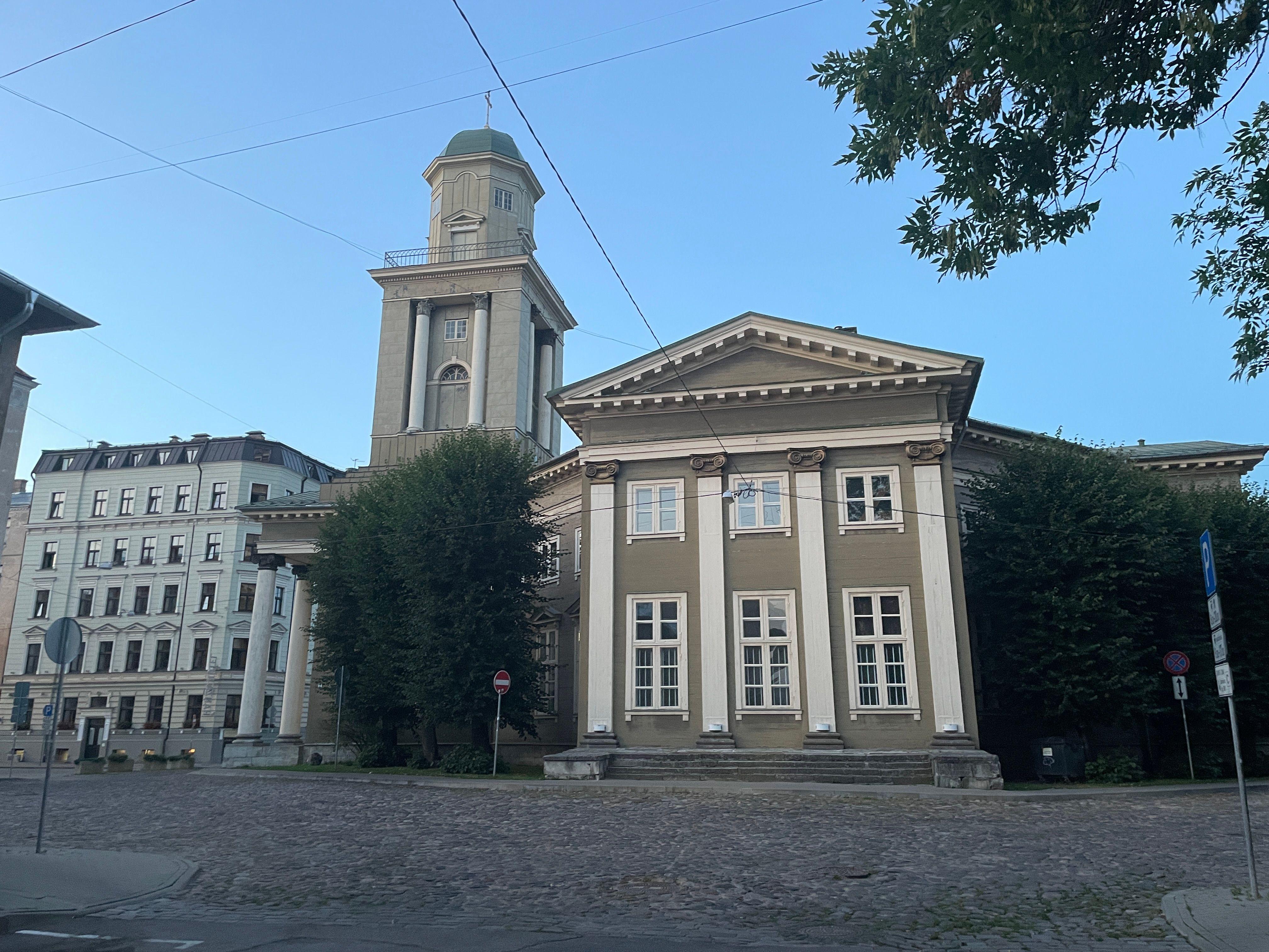 Dnevnik iz Rige: 'Da kucnem u drvo' i provozam se plavo-belim raspevanim tramvajem 3 Isusova luteranska crkva u Rigi sagrađena je u drvetu