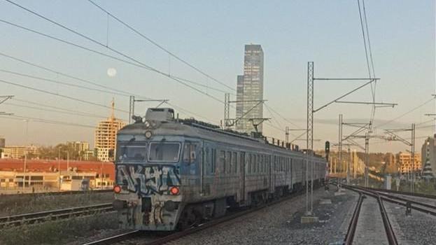 Šta spaja Beograd i Rigu, a nije košarka 1 Plavi, išarani voz, napravljen u Rigi, i dalje saobraća u Beogradu