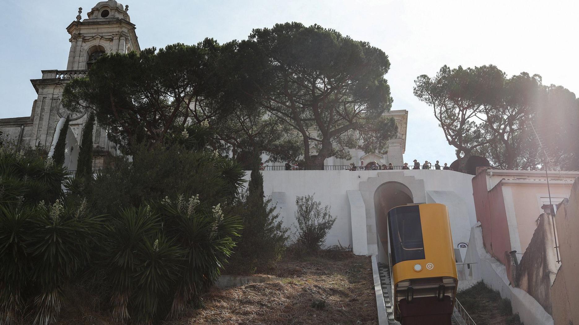 Nesreća na čuvenoj žičari u Lisabonu: Broj poginulih 16, kaže premijer 6 Jedan od vagona uspinjače u Lisabonu