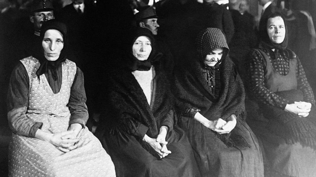 Dvadeset šest žena iz sela izvedeno je na suđenje