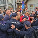 Podeljene ulice širom Srbije: Policija između pristalica i protivnika vlasti 6