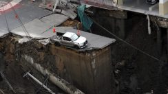 A major road collapsed in Bangkok Ogromna rupa od 30 metara otvorila se na ulici u Bangkoku (FOTO, VIDEO) 6