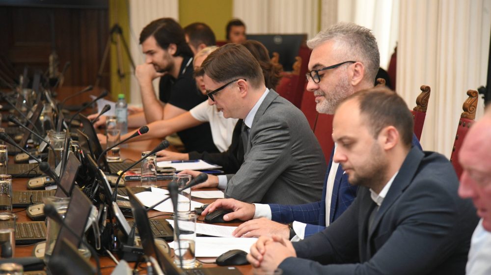 Odbor Skupštine Srbije za administrativno-budžetska pitanja odbio zahtev poslanika opozicije za ostvarivanje prava na zakup stana 1