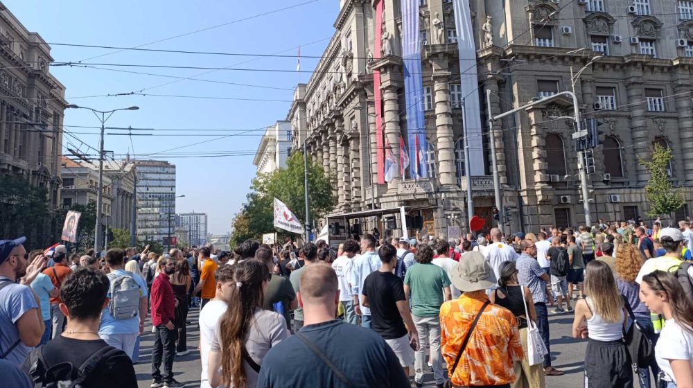 Ispred Vlade u Beogradu skup solidarnosti sa novinarima i novinarkama u Gazi 1